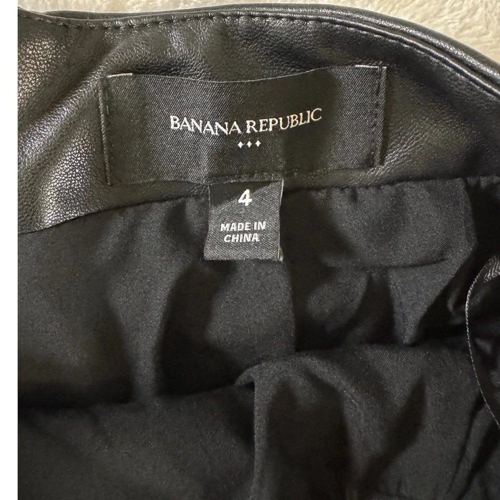 Banana Republic Factory Black Vegan Leather Mini Skirt Size‎ 4 Slit Detail